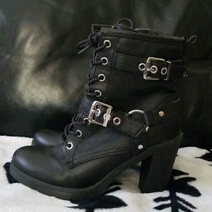 Guess boots